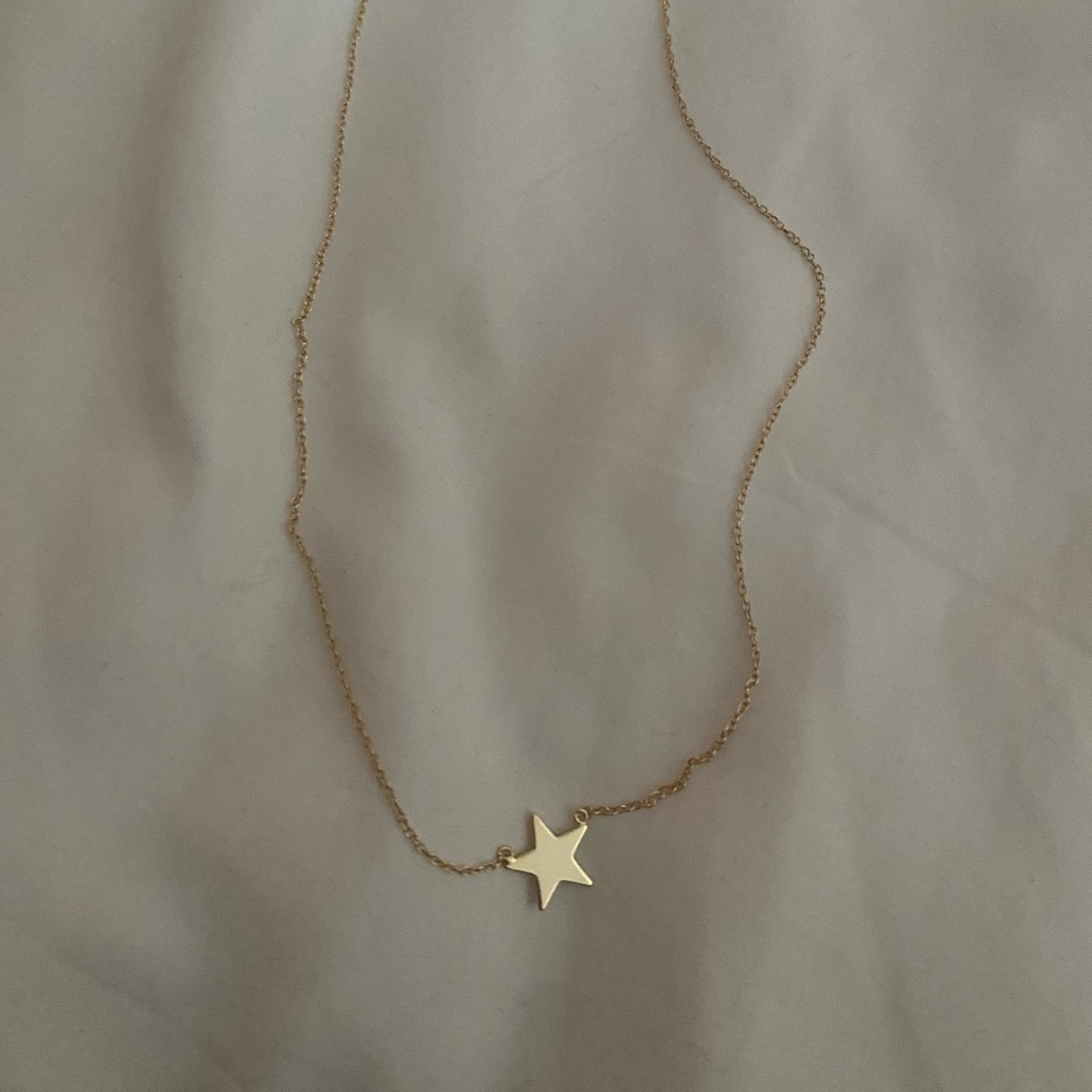 Gold filled necklace with star.